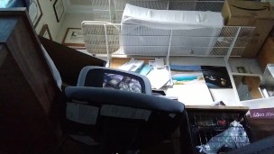 20220528 under my desk !