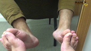 I’M STARTING WITH THE MANLY FEET IN THE MIRROR - MANLYFOOT 🪞 🦶