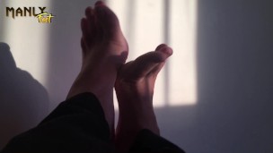THE GOLDEN HOUR - THE ART OF FEET - MANLYFOOT
