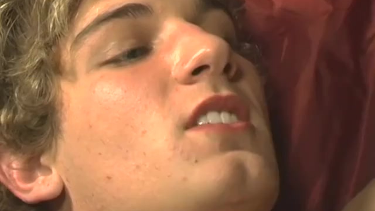 Cute gay bottom rides loves massive cock - Free Sex Video - RedTube