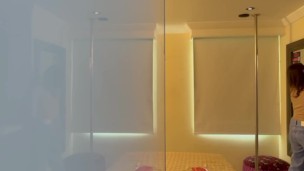 La chica de limpieza me graba mientras tengo sexo telefónico parte 1