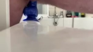 Quick try of my 9inch dildo, more and longer to come!