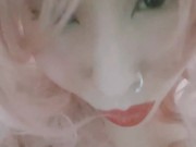 Chica cara de puta chupandose un consolador 4/16