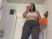 I Already Have to Pee but I Keep Drinking Until I Wet My Leggings!