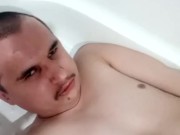 Увлажнил свое прекрасное личико золотой жидкостью, кто поделится своим? 9/16