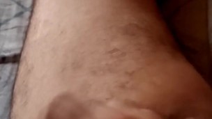 Estaba solo así que me jale mi verguita y me vine bien rico