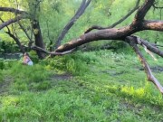 Парень застал писающую девушку и трахнул ее 1/16