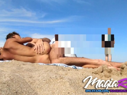 Girl with awesome ass filmed in a public beach