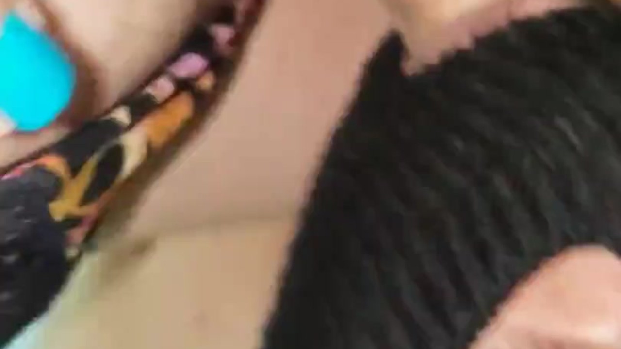 transsexuelle fille fait sucer son demi-frère dans sa chambre - Vidéo de sexe gratuite - RedTube