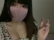 おっぱいがワンピースからはみ出ちゃった…乳首いじいじしながら、深夜のこっそりオナニー 1/16