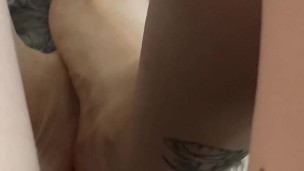 Je joue avec mes pieds