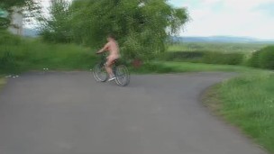 naked bicycle race