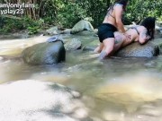 Lesbianas follando en el rio 15/16