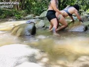 Lesbianas follando en el rio 8/16