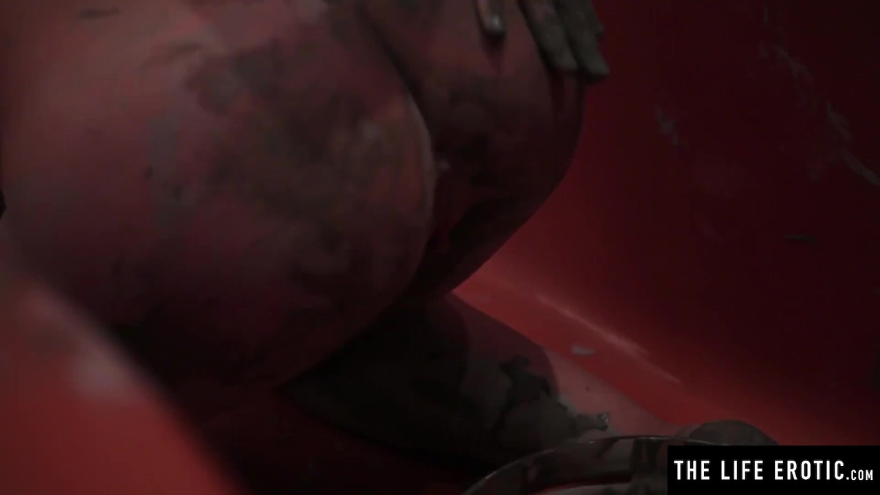 Watch this dirty girl smear mud over her body as she ...