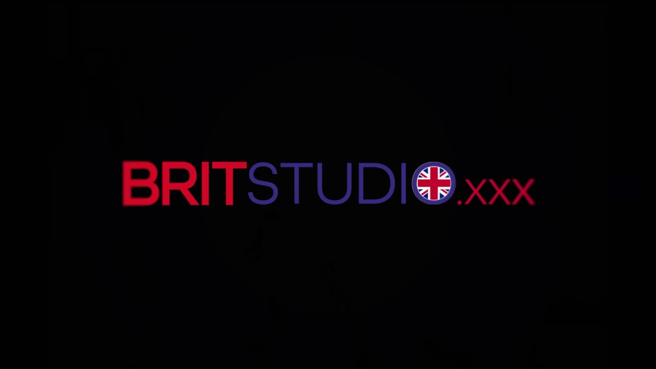 British 18 Year Old Schoolgirl Gives An Amazing Blowjob And Swallows A Massive Load Of Cum At The Gloryhole - 無料セックスビデオ - RedTube