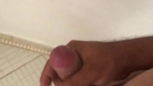 MIRA COMO ME LA JALO PENSANDO EN TI