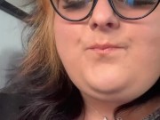 BBW eating kebab