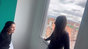 A mi compañera le gusta follar en público #1