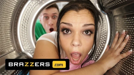 Brazzers - Sofia Lee Gets Some Help From Her Roomie's Bf To Get Unstuck & Lets Him Fuck Her Ass!