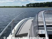 Plan sex à plusieurs sur un bateau avec une blonde et une brunette 10/16