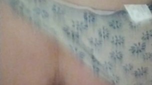 Montando dildo en el baño anal