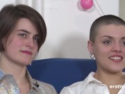 Ersties: Berlinerinnen vögeln: Viel Lecken und Anal-Fingering 3/16