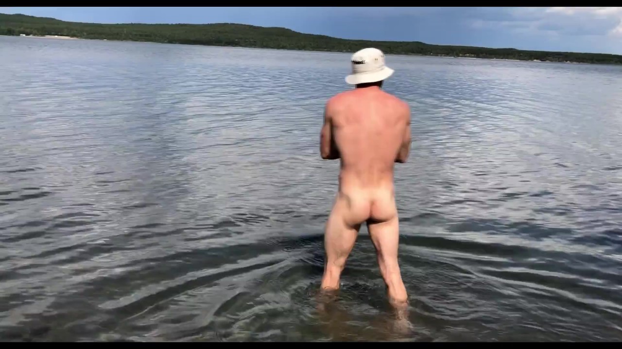 Pływam nago i wali konia na publicznej plaży....Zauważyłeś mnie?! - Darmowe seks wideo - RedTube
