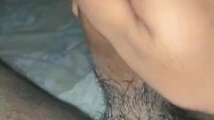Masturbando mi pene pequeño