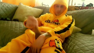 Mellow yellow smoking handjob