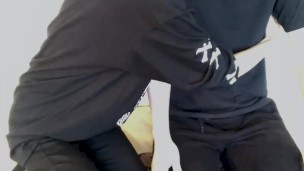 耳元で囁きながらくすぐったらどうなるか検証♡ #shorts