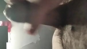 Chuby se toca sexymente su polla