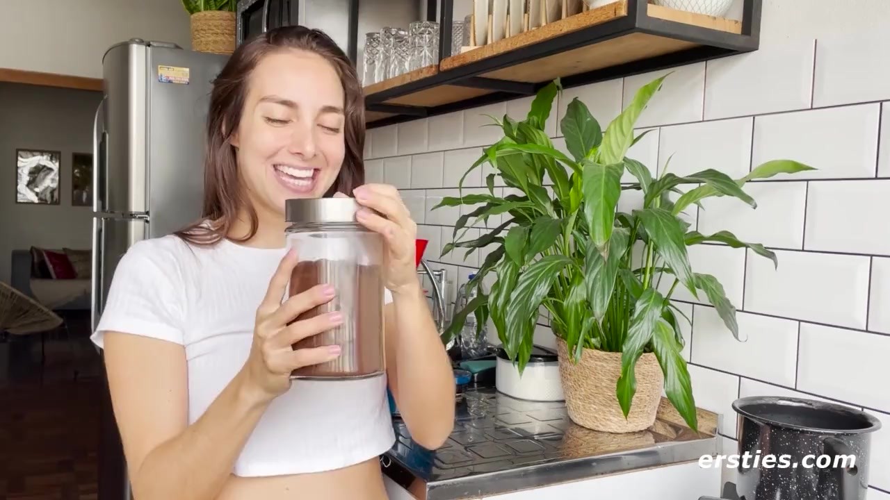 Ersties: Sexy Babe Ana Squirts Outdoors For Us To See - Free Sex Video - RedTube