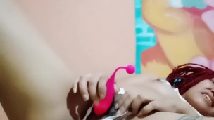 MASTURBANDOME CON UN PLUG EN MI CULO, NO PUEDO PARAR MIS ORGASMOS