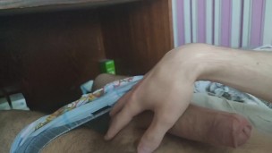 ПАРЕНЬ СТОНЕТ КОГДА ДРОЧИТ БОЛЬШОЙ ЧЛЕН