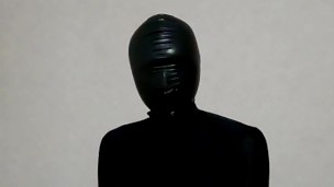 鼻穴のみラバーマスクを付けてブレスプレイ
