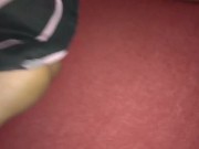 Amatérská masáž zadečku ve spánku.