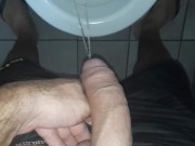 boy do pau pesado, mijando e com vontade de leitao macho. 4/16