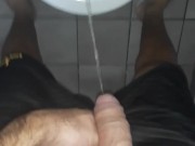 boy do pau pesado, mijando e com vontade de leitao macho. 5/16