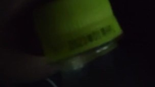 素人/個人撮影　寂しい独り身の彼は、物欲しそうにペットボトルを舐めて自分を慰めます　ASMR