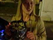 Gratis Gangbang-Schlampe! Vom Bordstein auf den Küchentisch! Geiler spontan Gangbang! 2/16