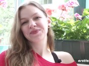 Ersties: Studentin aus Berlin vergnügt sich mit Lieblingstoy 2/16