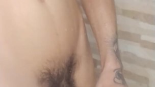 DOTADO GOZANDO NO BANHO 