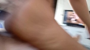 I couldn't stand to see two hot dicks in the bitch in the porno I ejaculated, this cuckold loves🐂💦