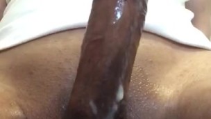 黒チンコから真っ白な精子