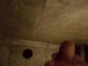 Joven masturbandose aburrido en casa