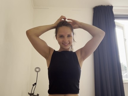 Lucky guy gets incredible blowjob /MODEL: Tori