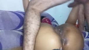 kumakain ng malalim na puki kasama ang kanyang ejaculating na pakikinig sa anal porn, gusto niya🍆💦