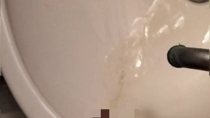 A pervert who gets pleasure from peeing. Hairy Japanese uncircumcised penis pee.
