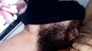 nanonood ng porn, sinabi ko sa aso na dilaan ang aking puke hanggang sa mabulalas siya ng malakas